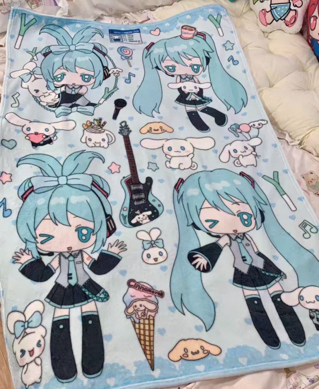 Hatsune Miku x Cinnamoroll Blanket